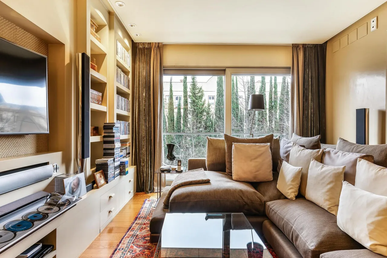 living - 376 m² apartment for sale in Tres Torres, Barcelona - gallery - 6