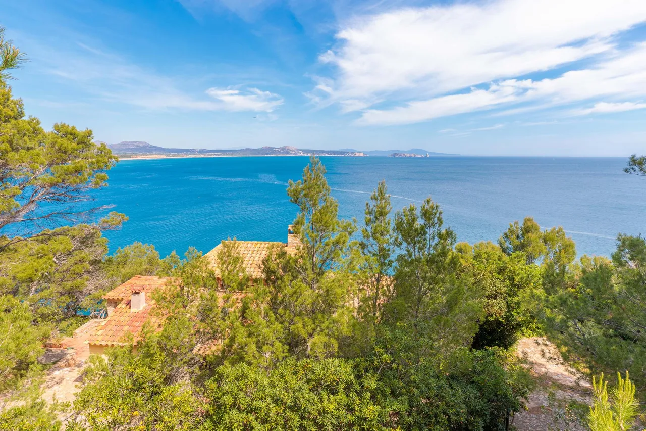 living - 131 m² house for sale in Sa Riera / Sa Tuna - gallery - 4