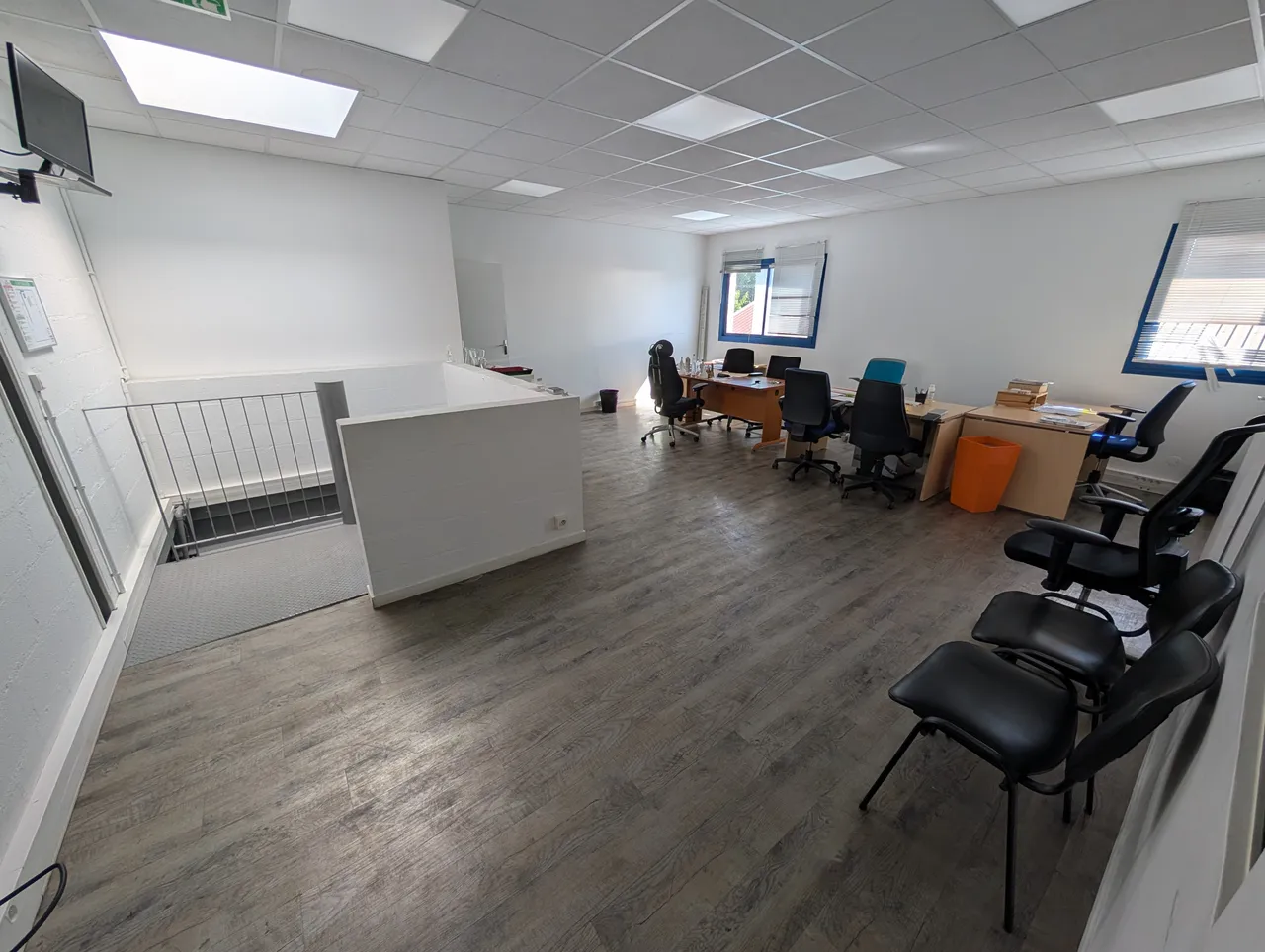 logistics - Light Industrial Premises / Offices For Rent - gallery - 9