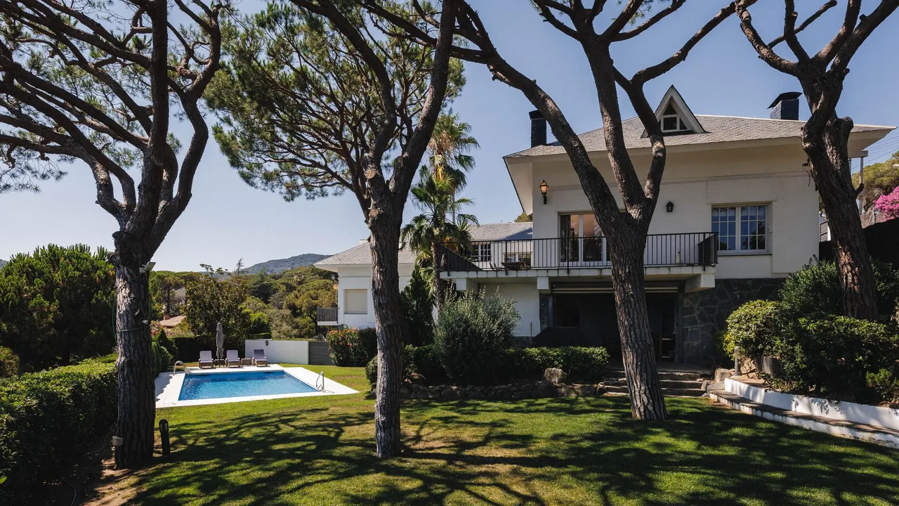 living - Casa / villa de 600m² en venta en Cabrera de Mar, Barcelona - gallery - 2