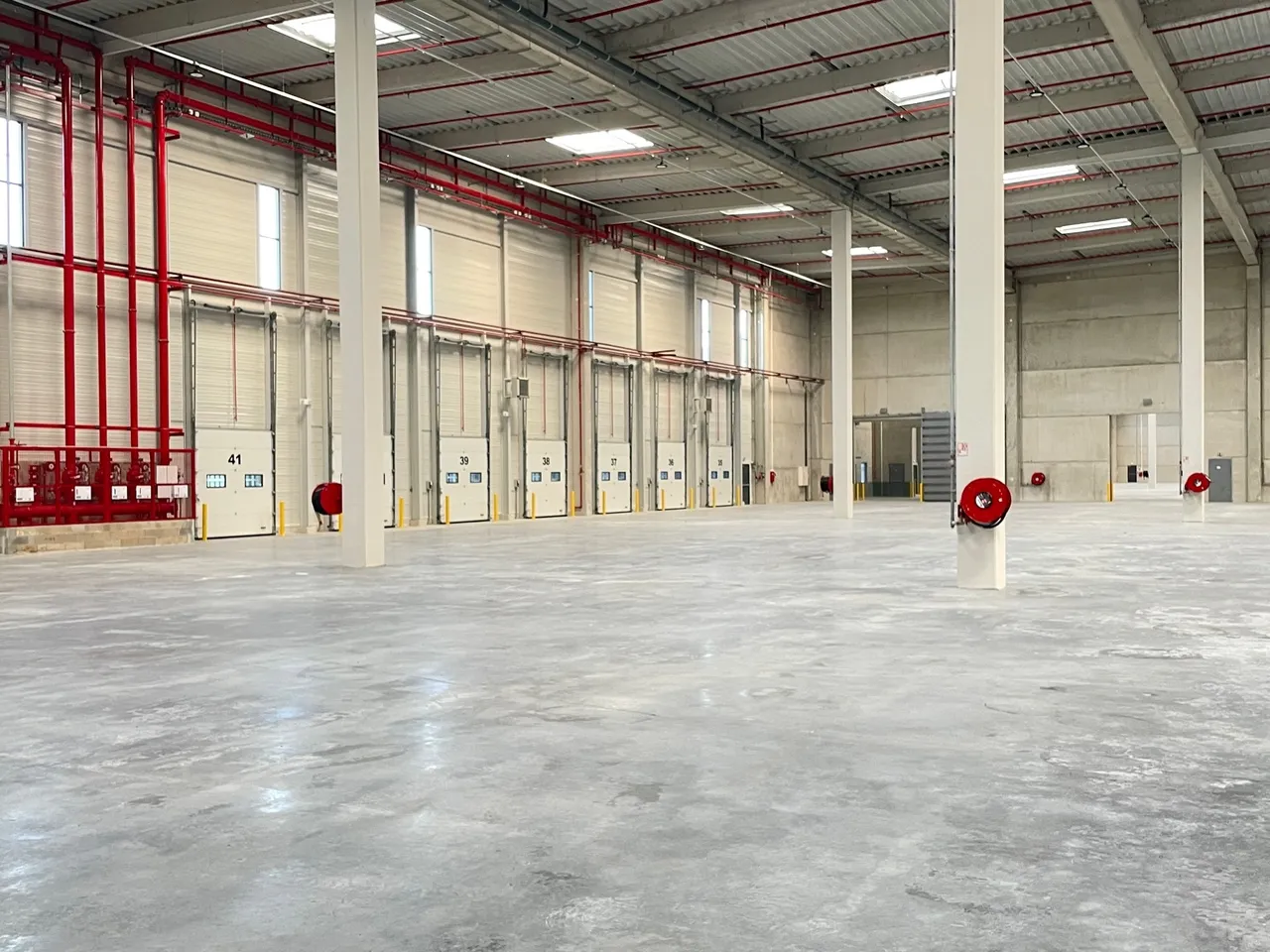 logistics - Logistics Warehouse For Rent - gallery - 8