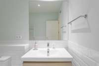living - 225m² apartment for rent in Cortes / Huertas, Madrid - gallery thumbnail - 9