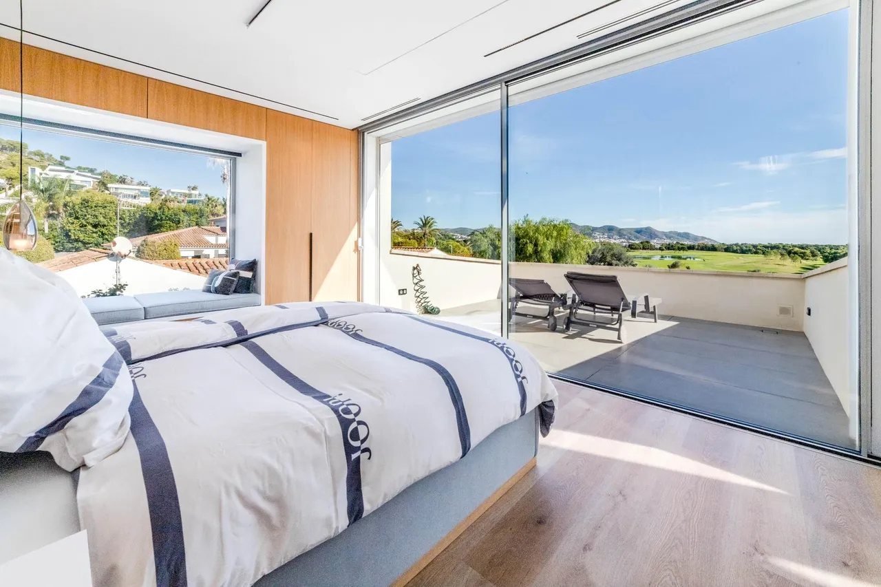 living - Casa / villa de 550m² en venta en Terramar, Barcelona - gallery - 4