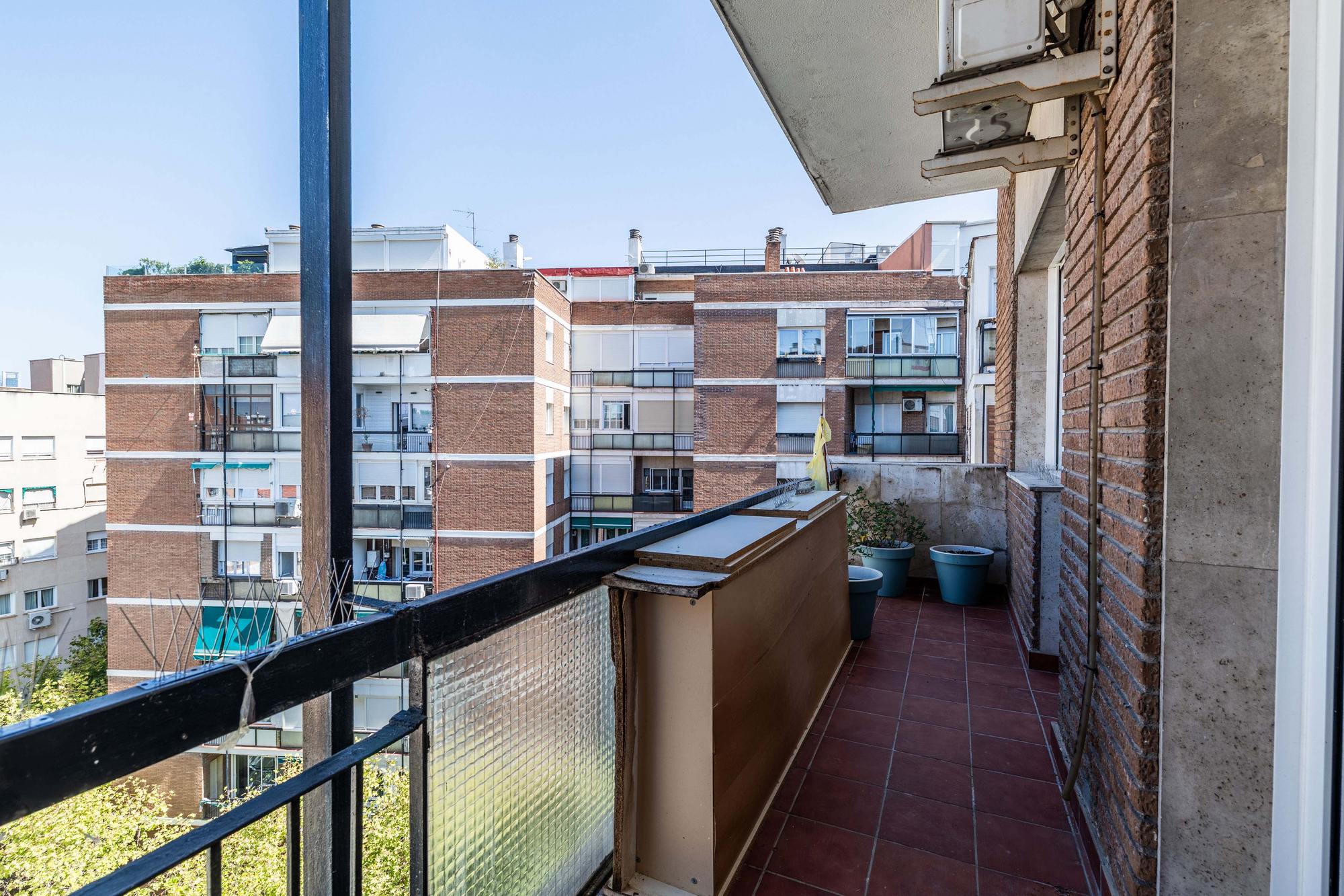 living - Piso de 167m² en venta en Ríos Rosas, Madrid - gallery thumbnail - 5