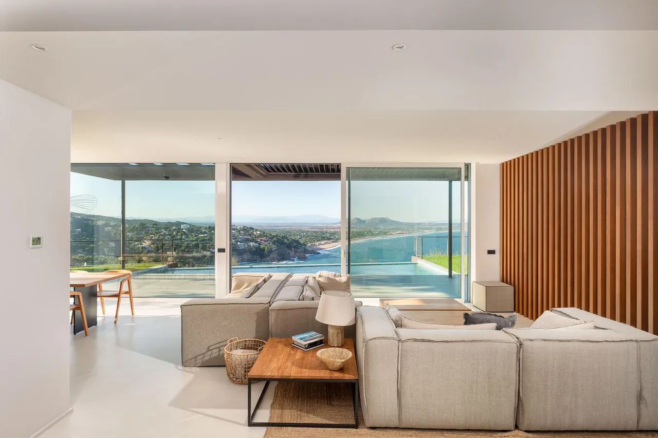 living - 340m² house / villa for sale in Sa Riera, Costa Brava - gallery - 6