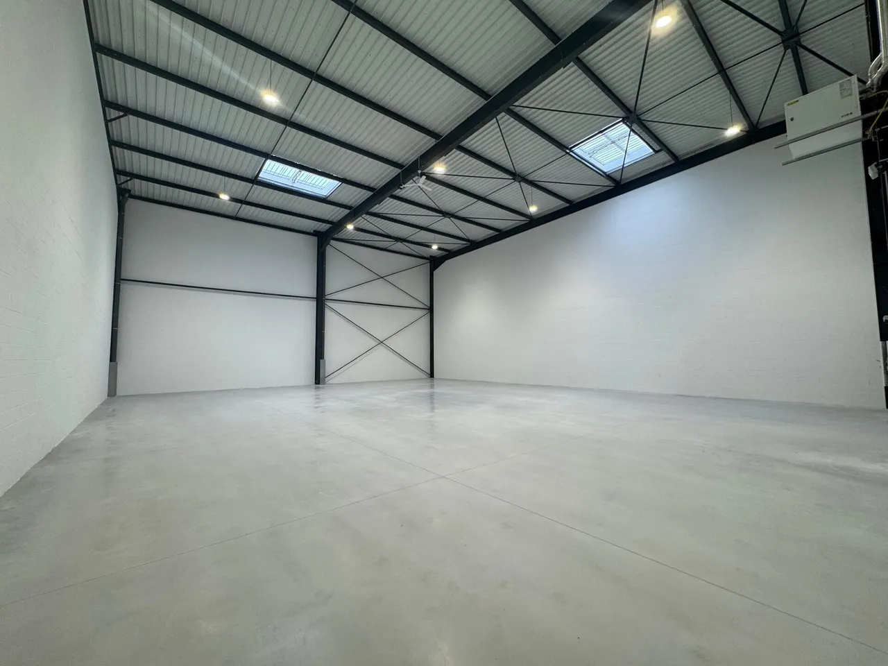 logistics - Light Industrial Premises / Offices For Rent - gallery - 4