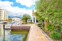 living - Casa / villa de 405m² con 200m² terraza en venta en Bahía de Rosas - gallery thumbnail - 5