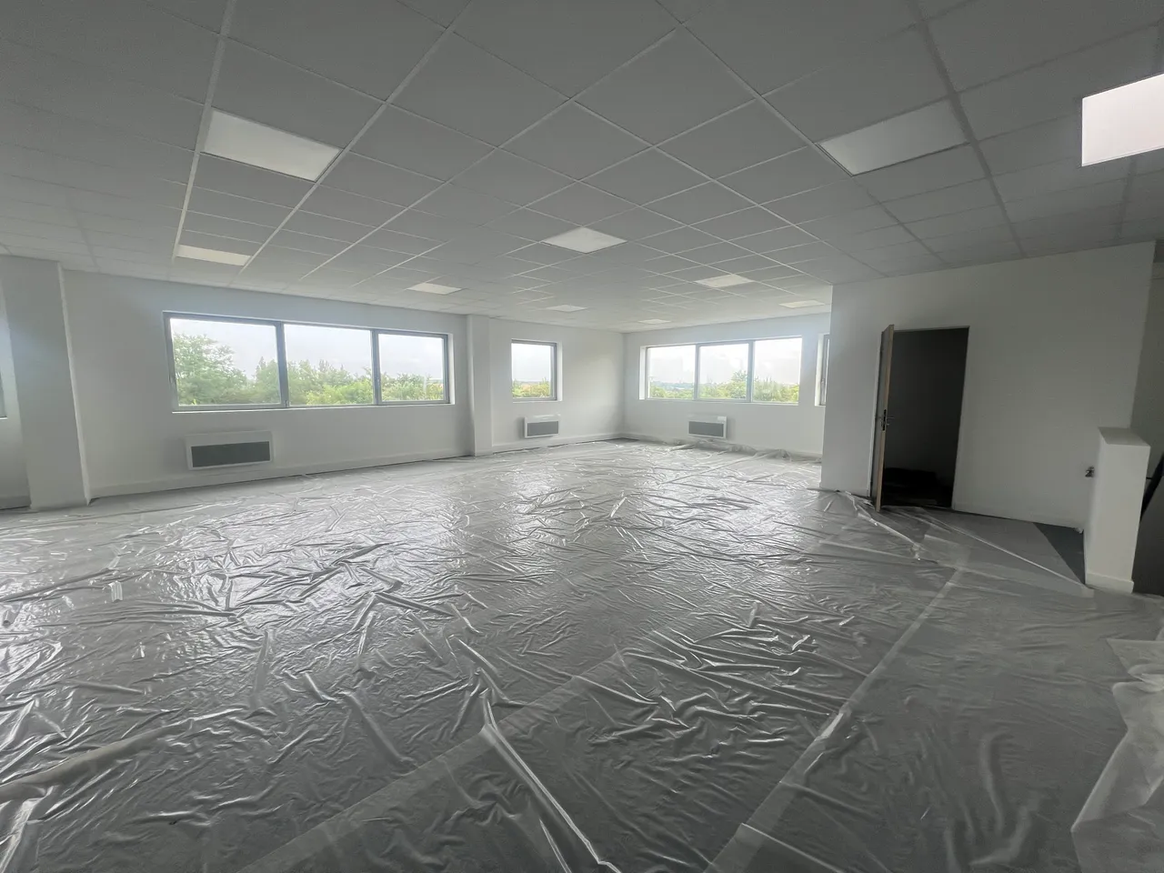 logistics - Light Industrial Premises / Offices For Sale - gallery - 3