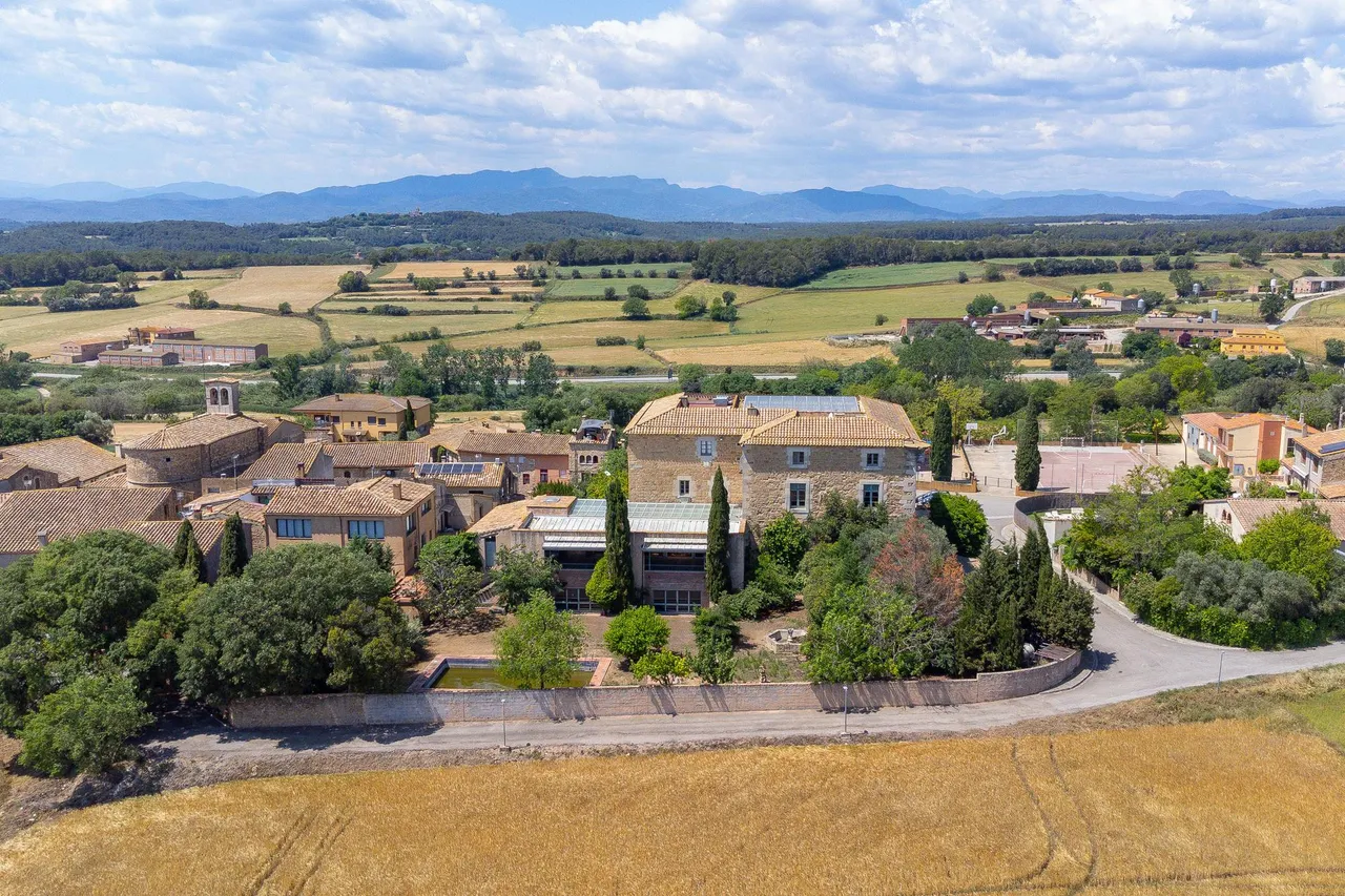 living - 1,915m² castle / palace for sale in Alt Empordà, Girona - gallery - 3