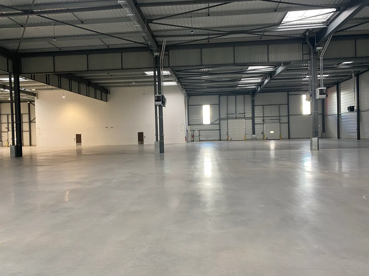 logistics - Light Industrial Premises / Offices For Rent - gallery - 5