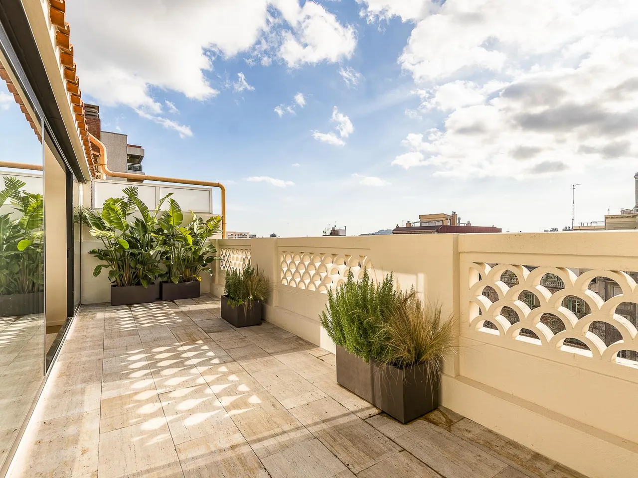 living - 186m² penthouse with 27m² terrace for sale in Eixample Right - gallery - 3
