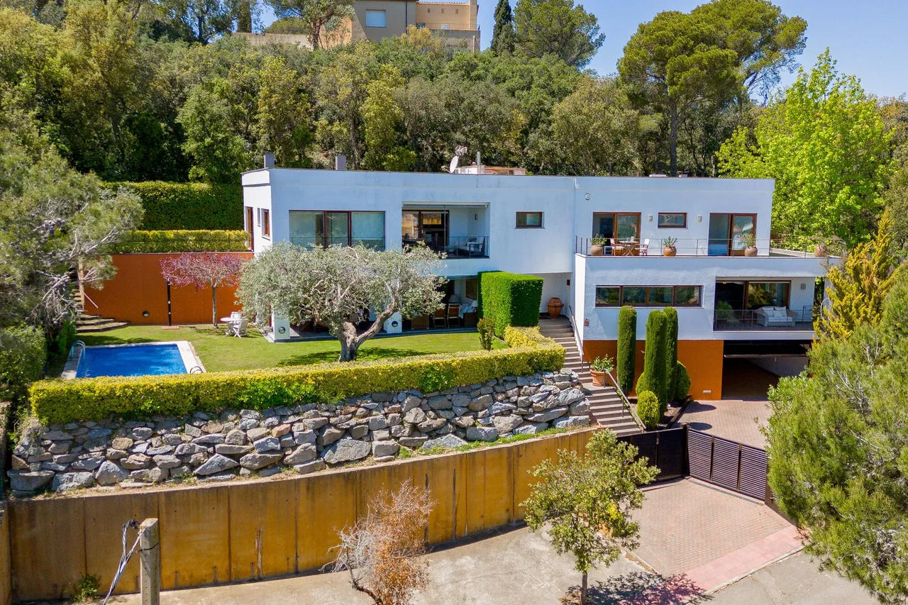 living - 736m² house / villa for sale in Calella de Palafrugell - gallery - 2