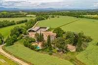 living - Casa rural de 2,460m² en venta en El Gironés, Girona - gallery thumbnail - 2