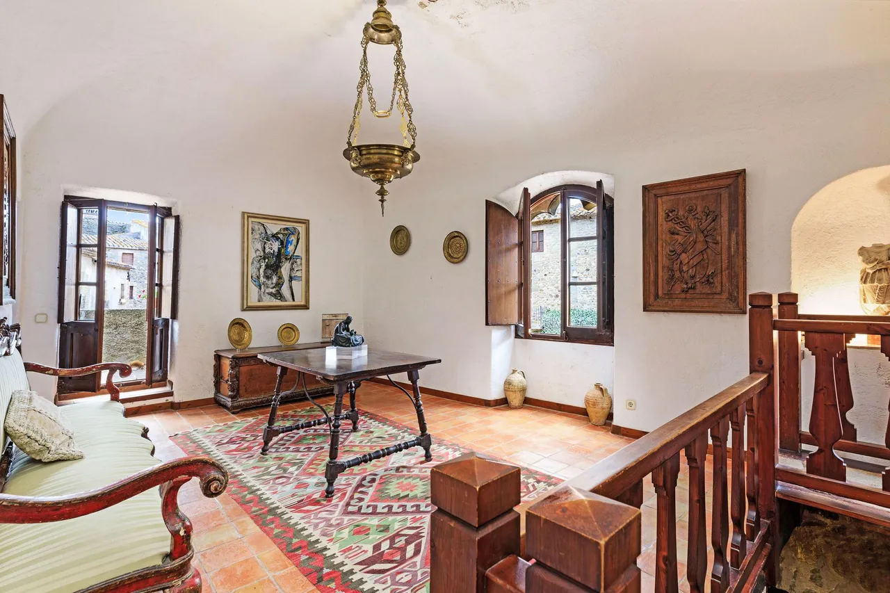 living - 515m² masia with 40m² garden for sale in Baix Empordà - gallery - 8