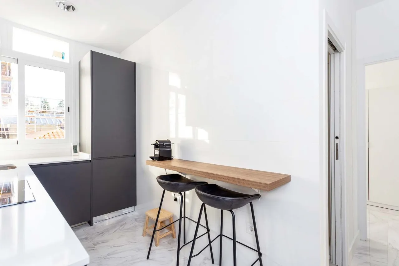 living - 68m² apartment for rent in Argüelles, Madrid - gallery - 5