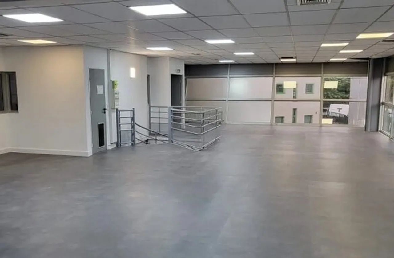 office - Bureaux À Louer - À Vendre - gallery - 2