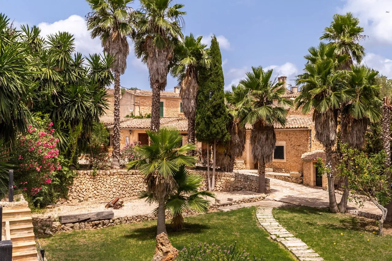 living - 2,134m² hotel for sale in Algaida, Balearic Islands - gallery - 2