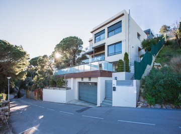 living - Excellent modern villa to buy just 1.5 km from Lloret de Mar - featured