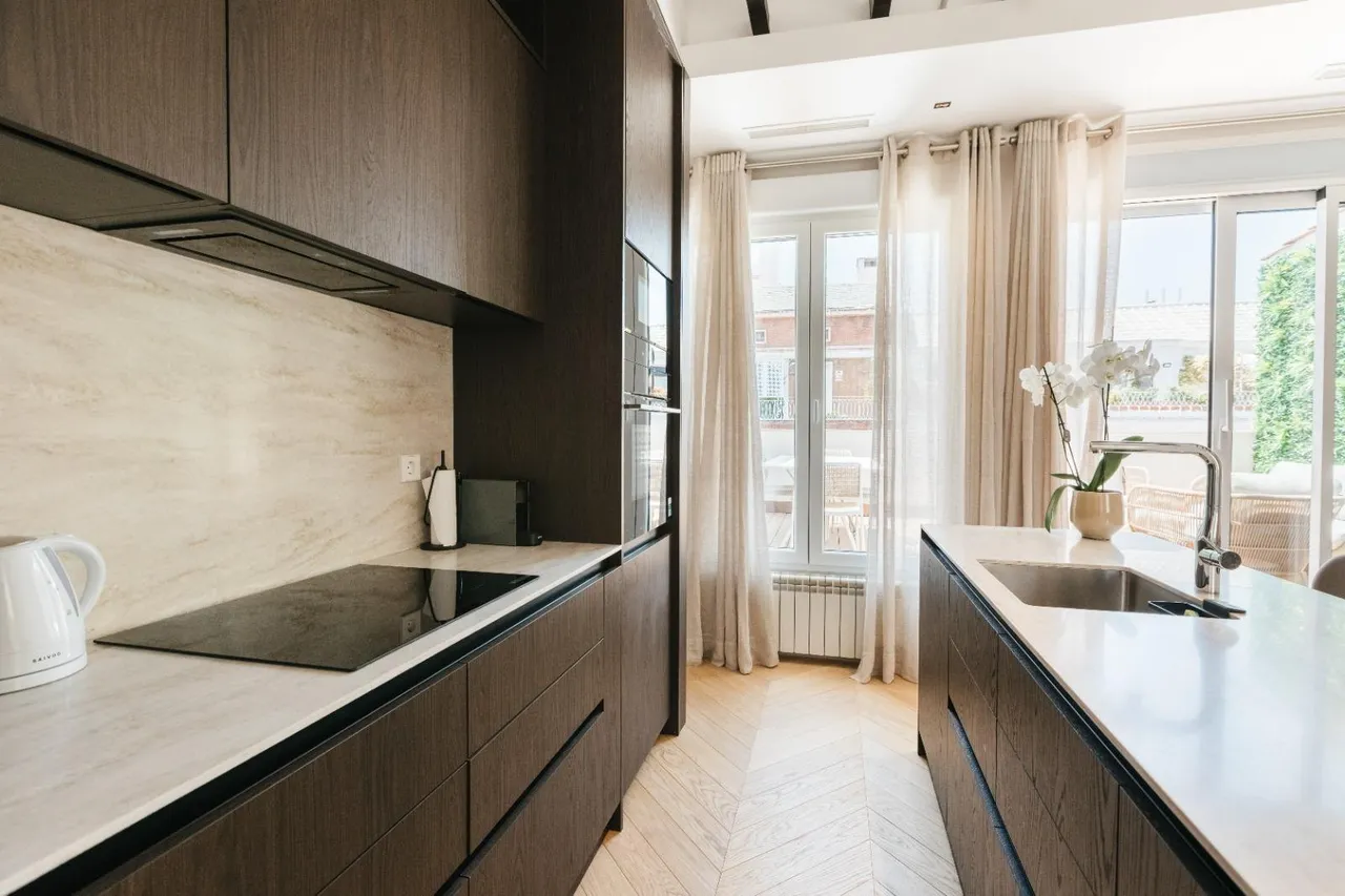 living - 143m² apartment for rent in Castellana, Madrid - gallery - 10