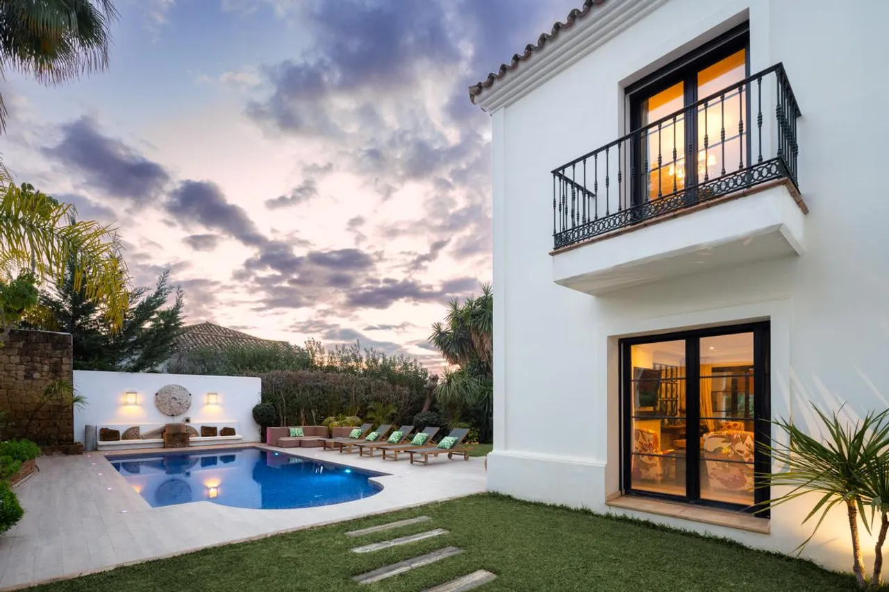 living - Casa / villa de 373m² con 122m² terraza en venta en Quinta - gallery - 3