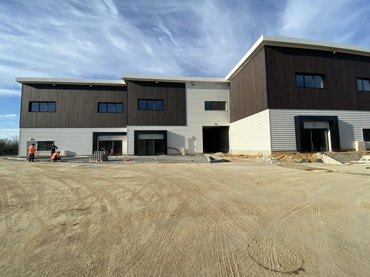 logistics - Light Industrial Premises / Offices For Sale - gallery - 2
