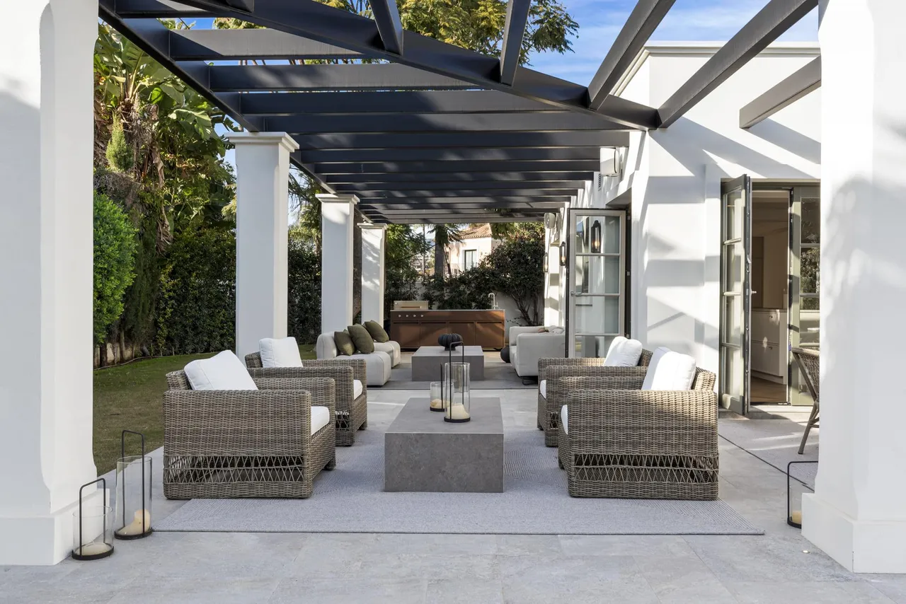 living - Casa / villa de 603m² con 342m² terraza en venta en Nueva Andalucía - gallery - 9