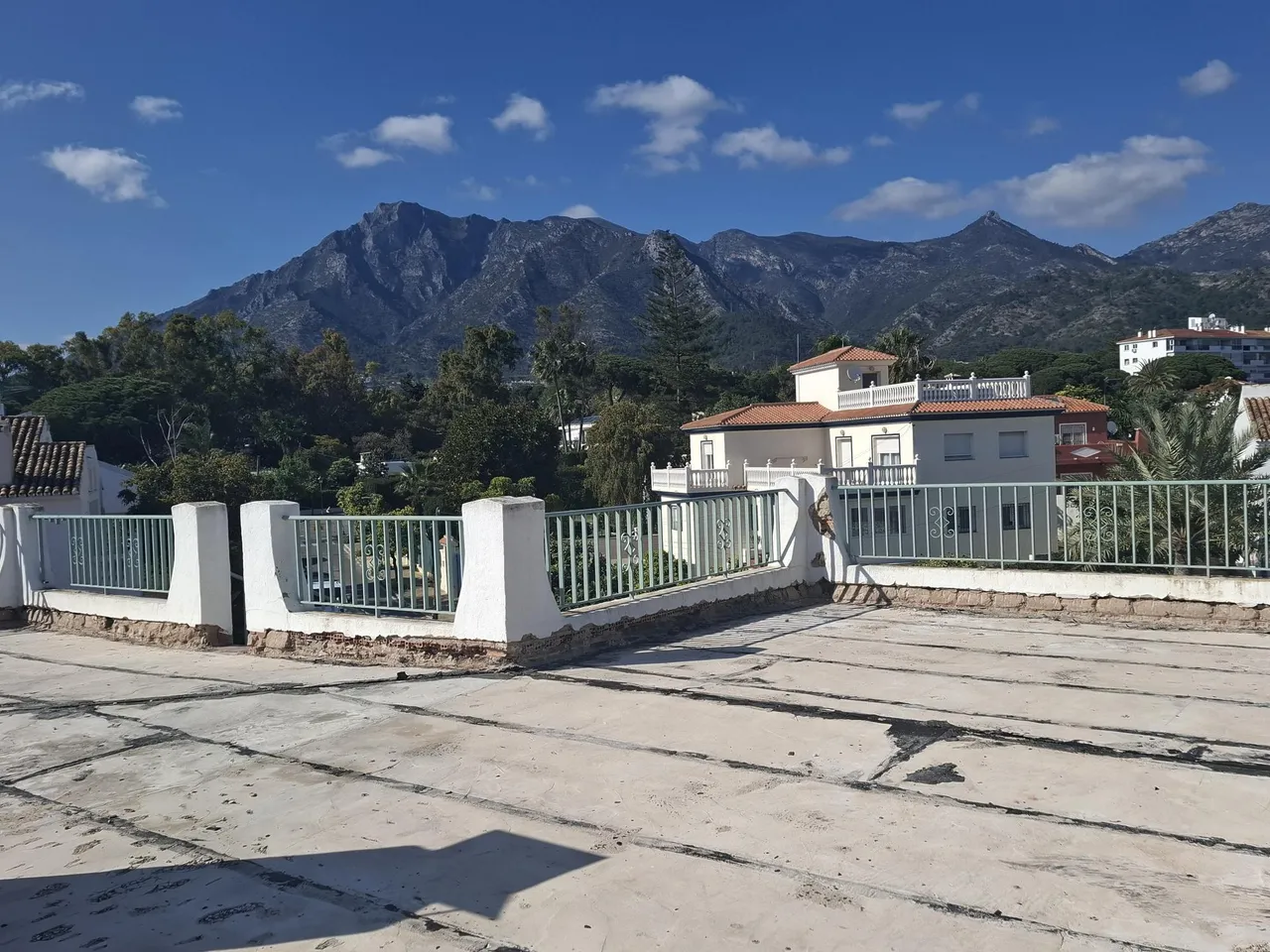 living - Casa / villa de 639m² con 156m² terraza en venta en Milla de Oro - gallery - 2