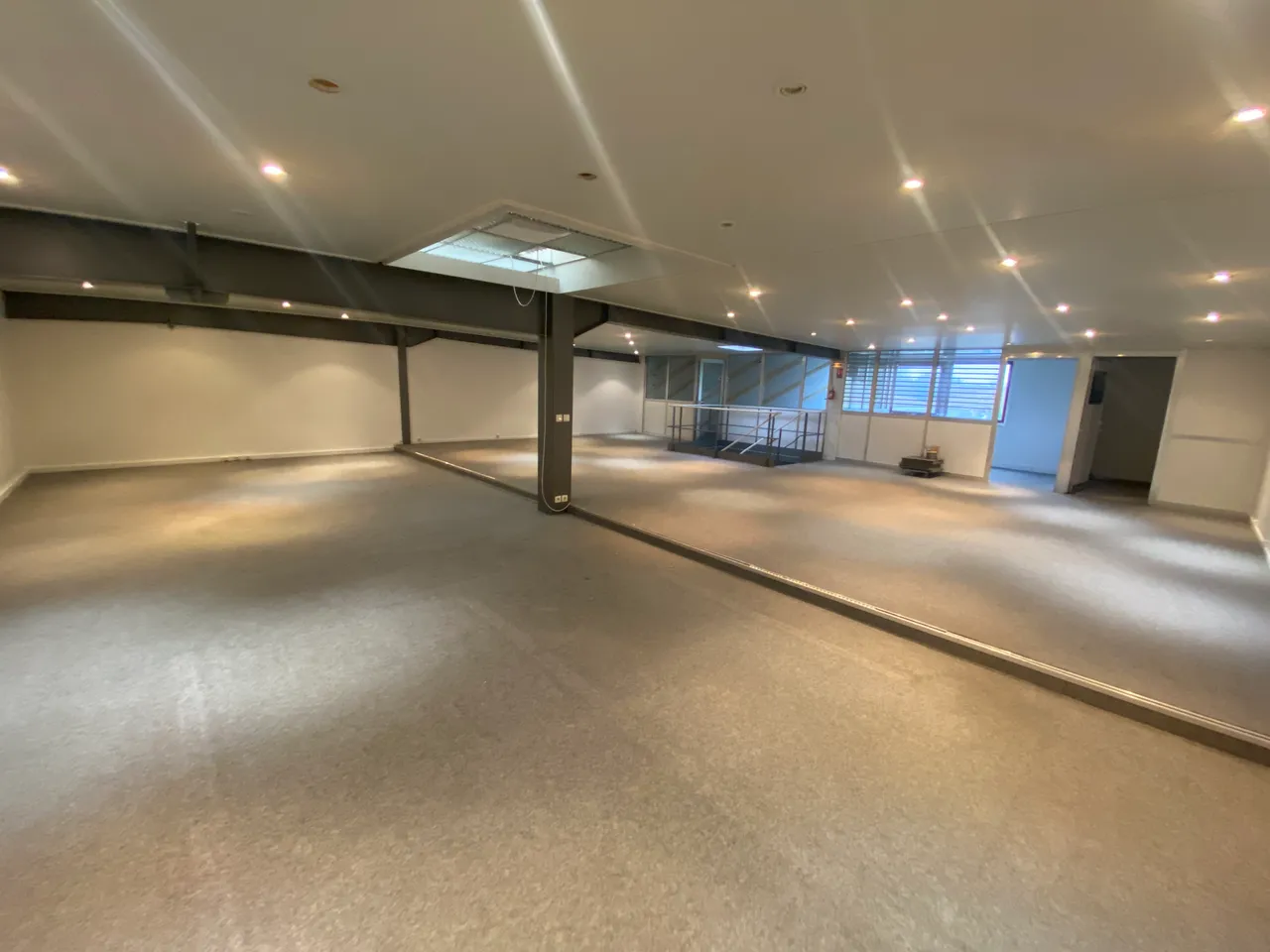 logistics - Activités / Bureaux À Louer - gallery - 2