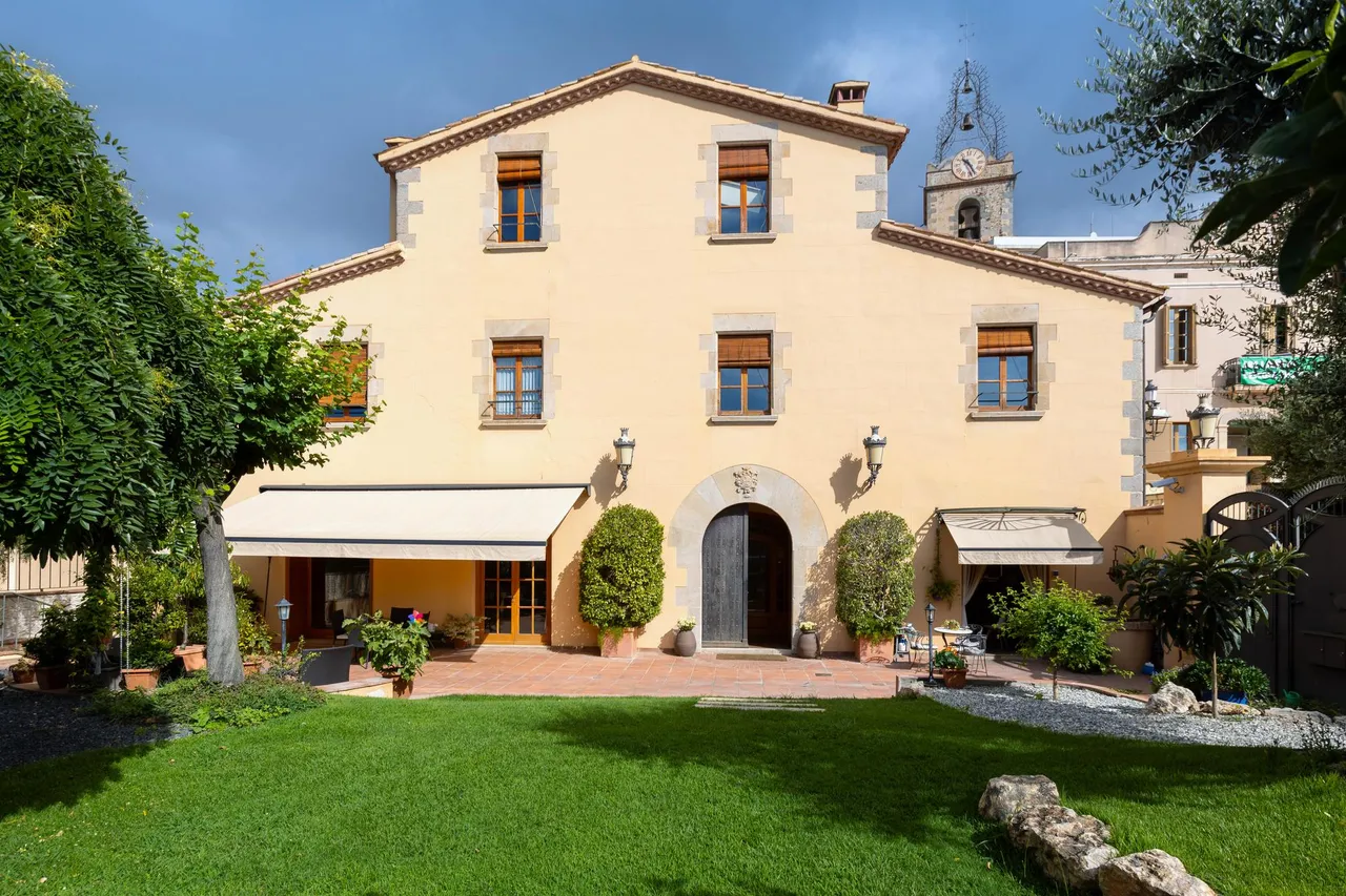 living - Masia de 1,100m² en venta en Teià, Barcelona - gallery - 2