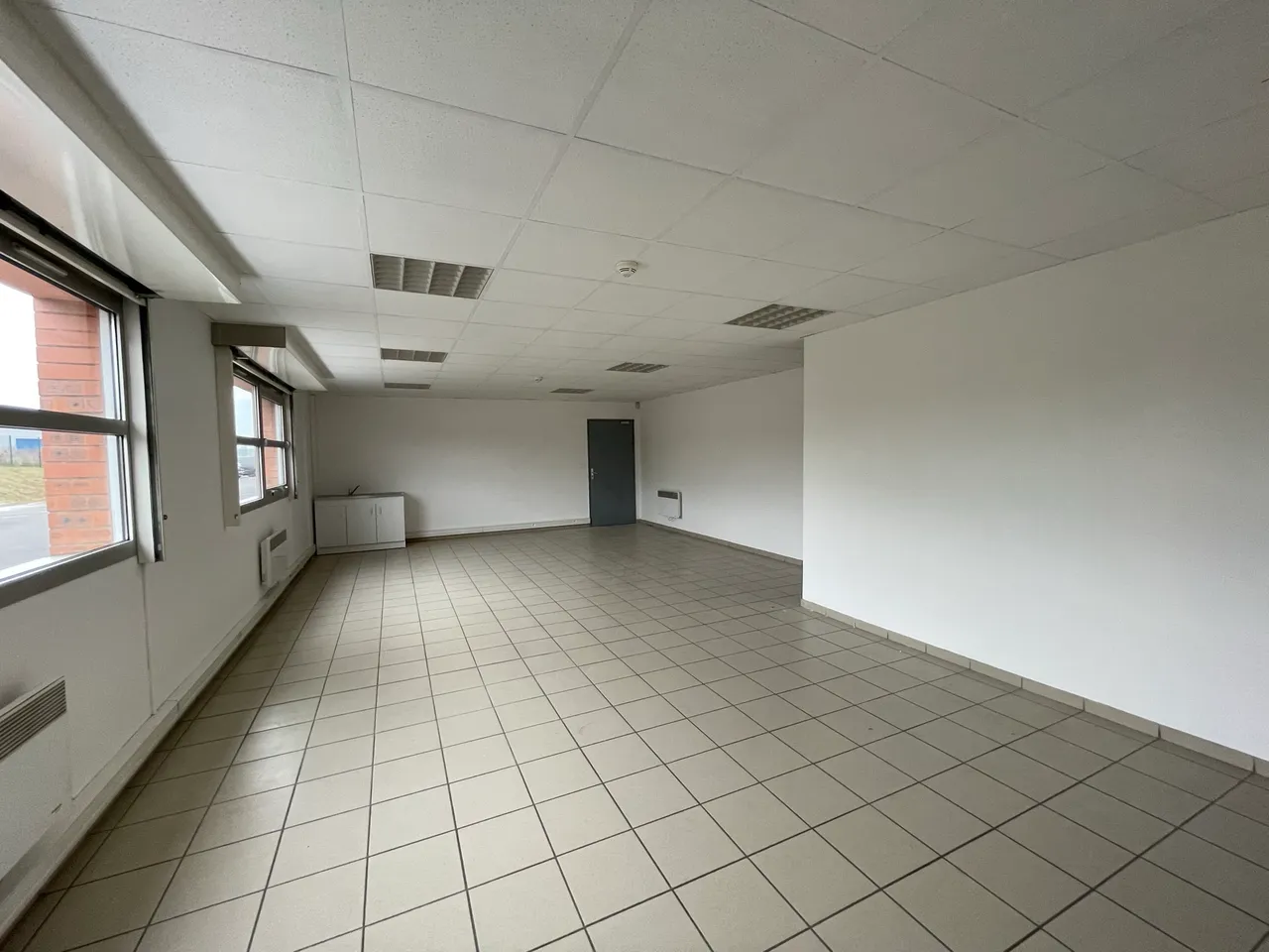 logistics - Light Industrial Premises / Offices For Rent - gallery - 6