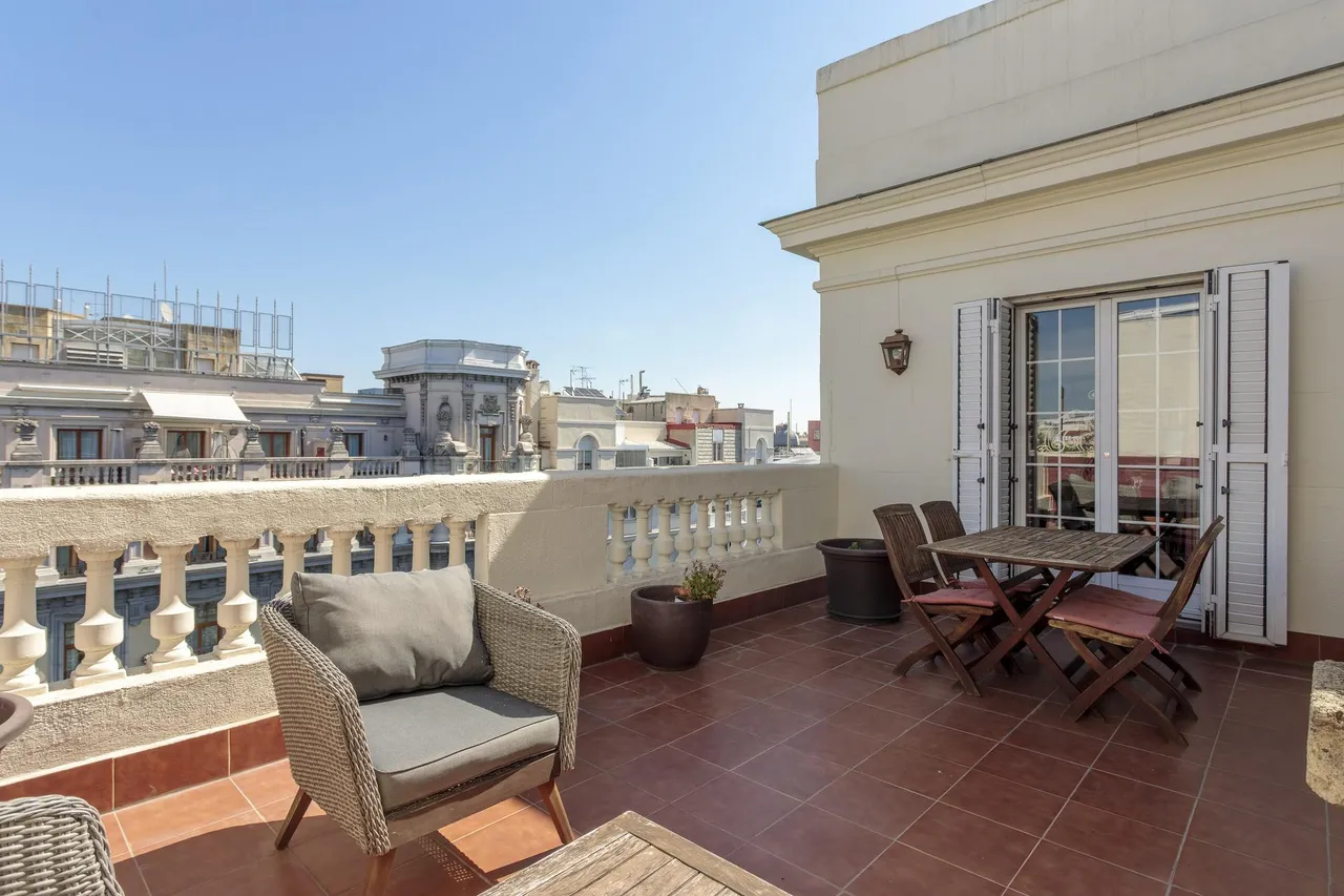 living - Ático de 400m² con 25m² terraza en alquiler en Almagro - gallery - 2