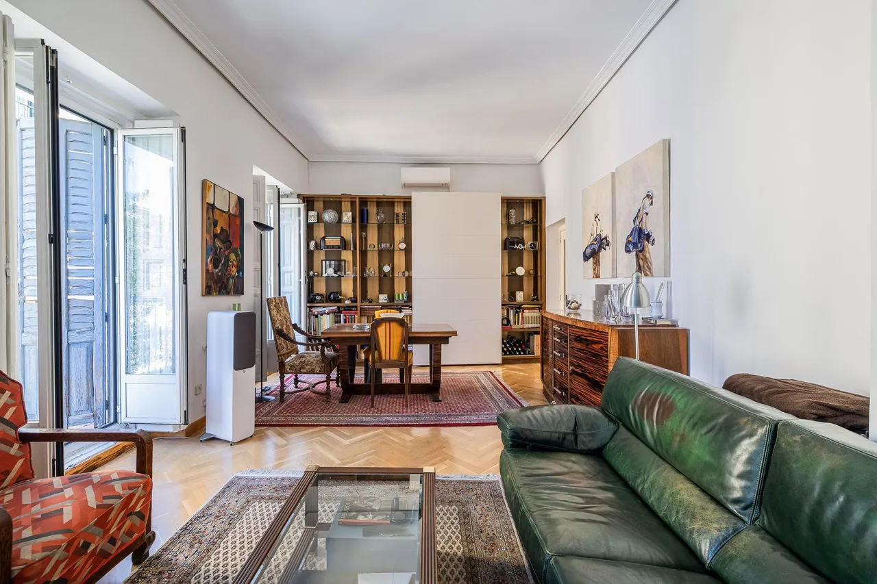 living - 81m² apartment for sale in Malasaña, Madrid - gallery - 7
