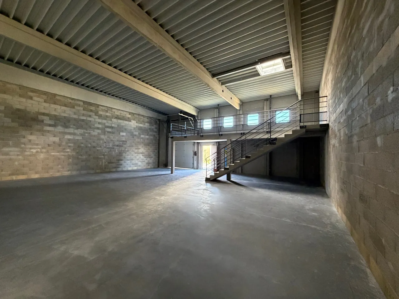 logistics - Activity Facility For Rent - For Sale - gallery - 7