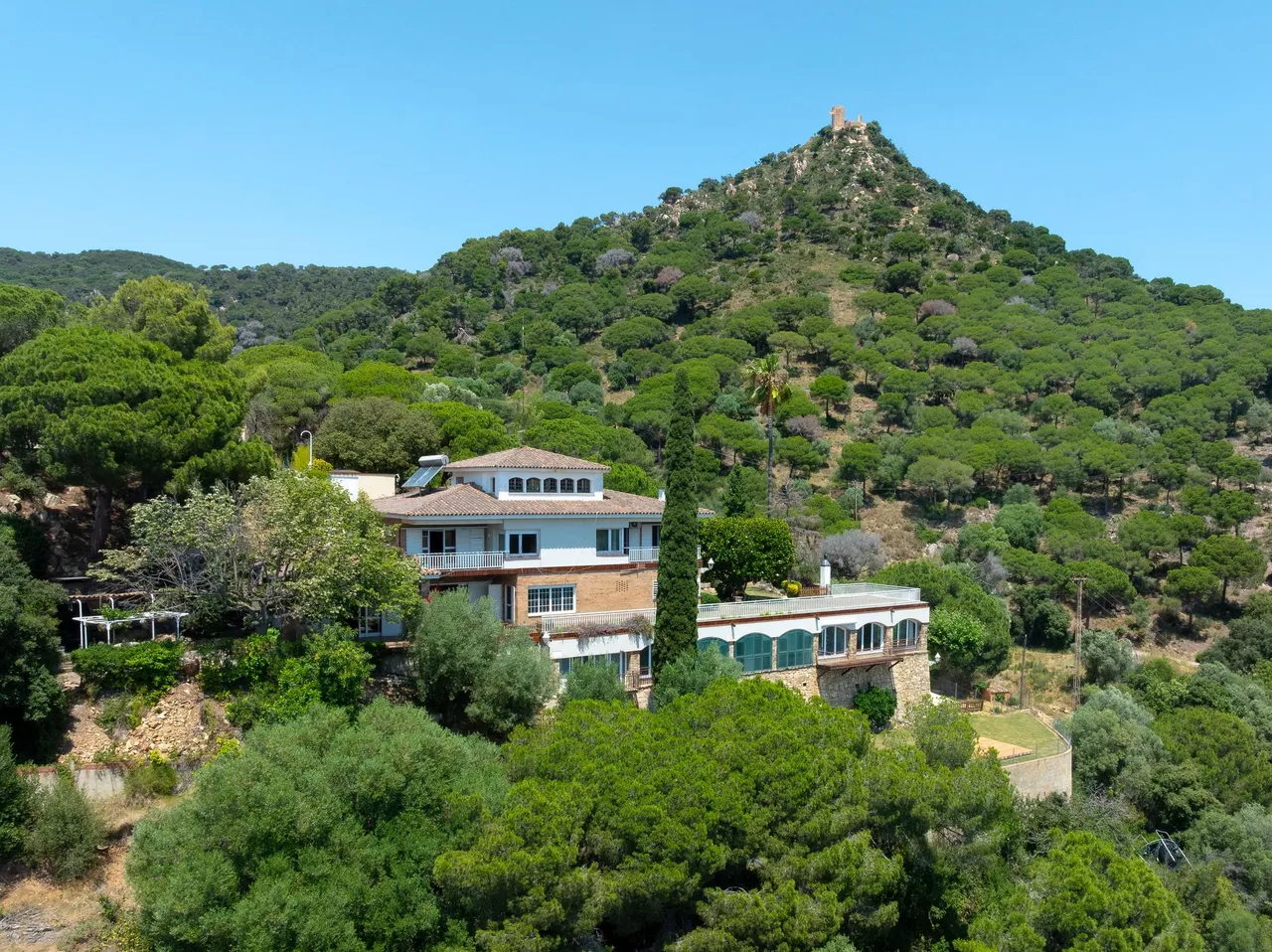 living - 1,744m² house / villa for sale in Cabrera de Mar, Barcelona - gallery - 2