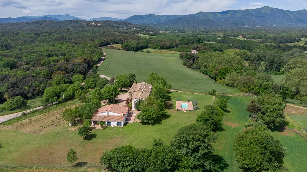 living - 1,028m² hotel with 10,647m² garden for sale in La Selva - gallery - 8