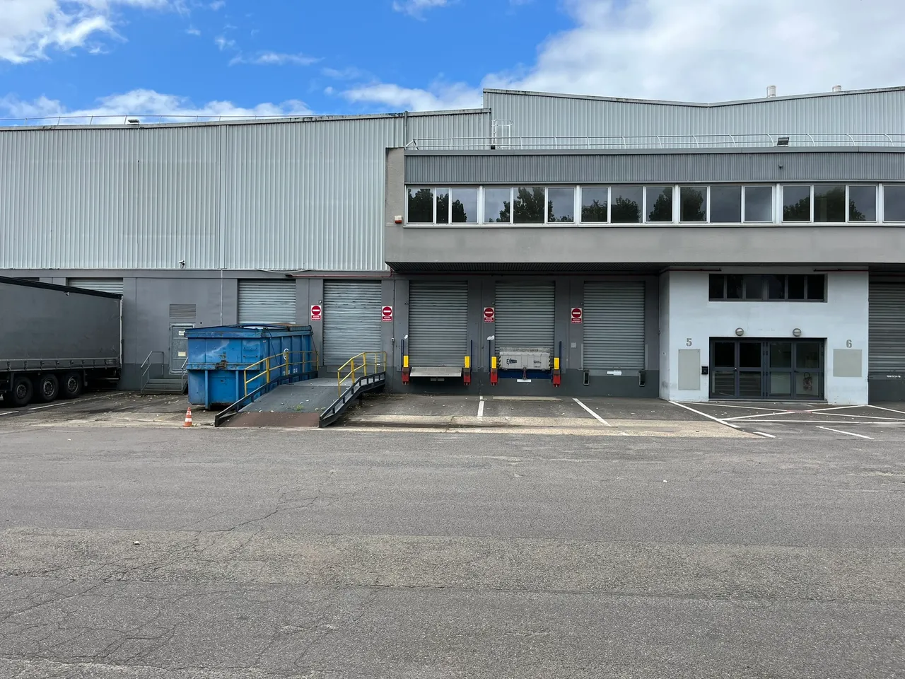 logistics - Logistics Warehouse For Rent - gallery - 7