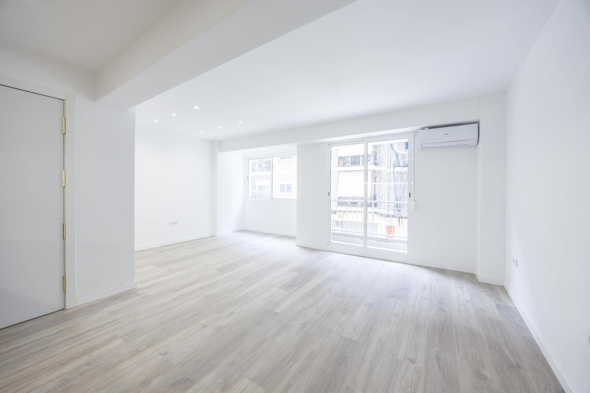 living - 95m² apartment with 7m² terrace for rent in Palacio de Congresos - gallery thumbnail - 3