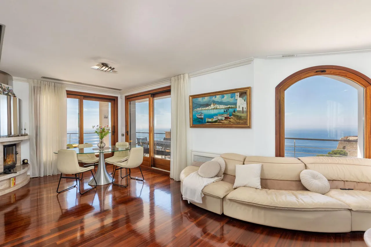 living - Casa / villa de 390m² en venta en Bahía de Rosas - gallery - 7