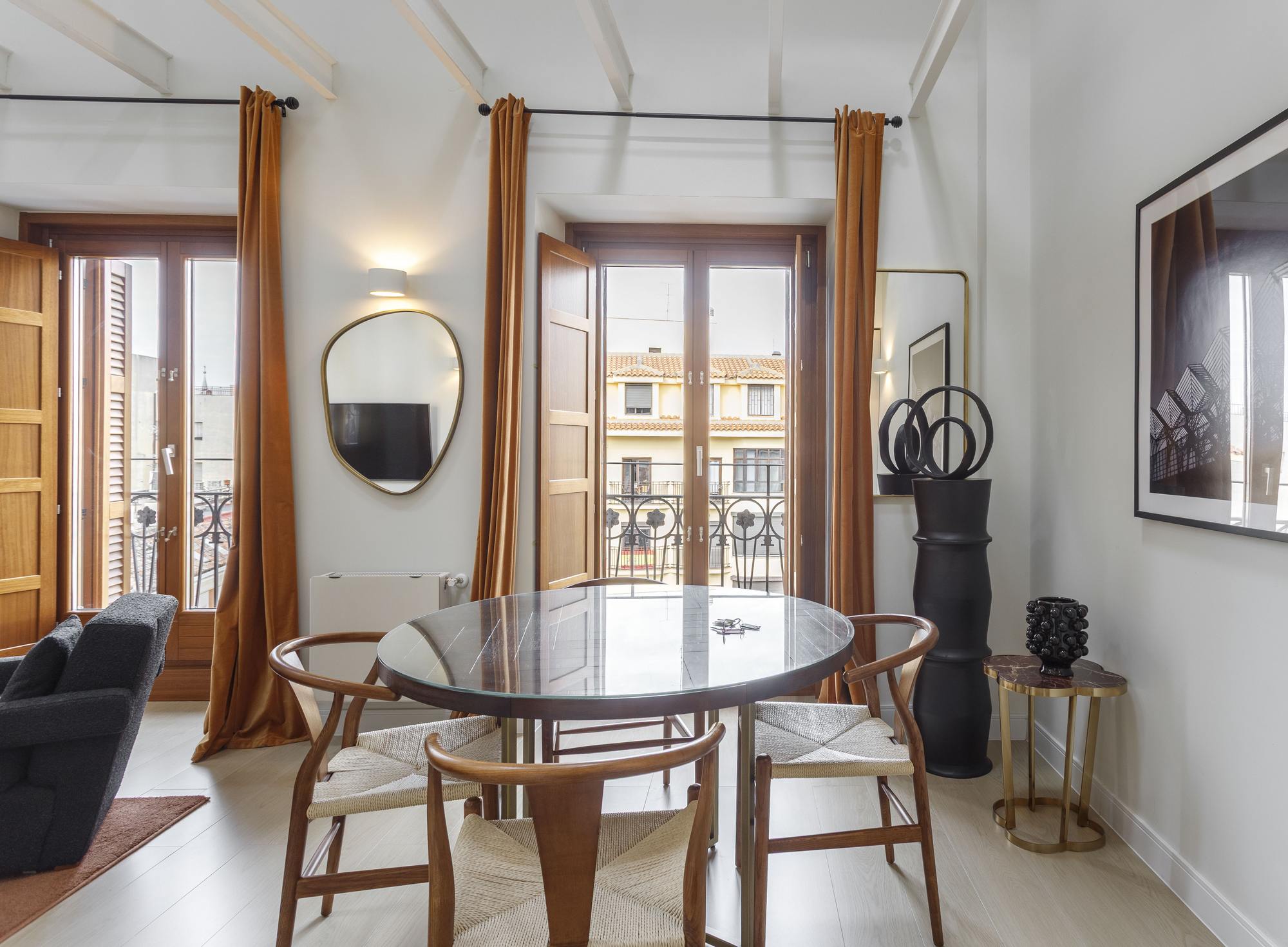 living - Piso de 133m² con 7m² terraza en alquiler en Malasaña - gallery thumbnail - 7