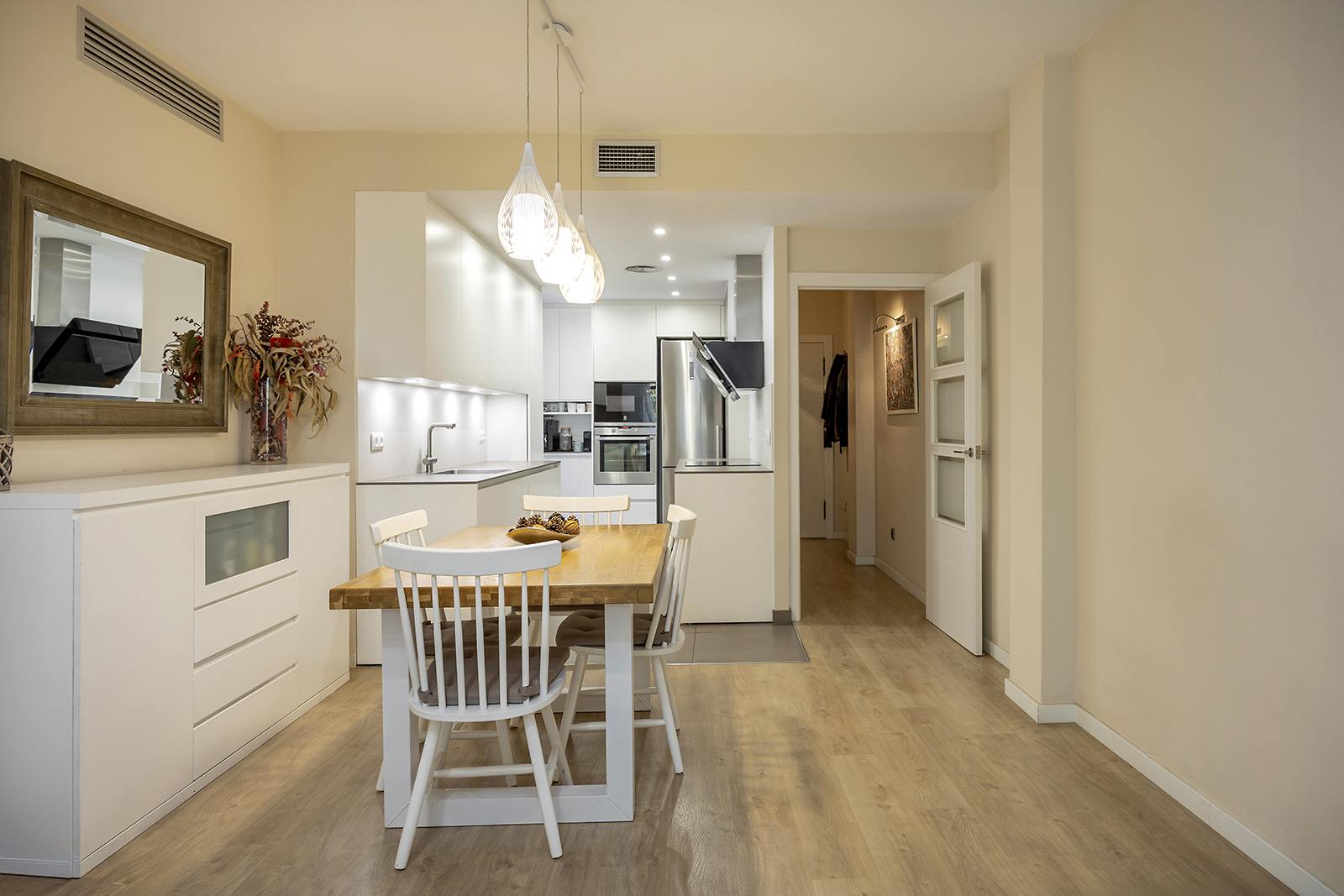 living - Piso de 98m² en venta en Eixample Derecho, Barcelona - gallery thumbnail - 5