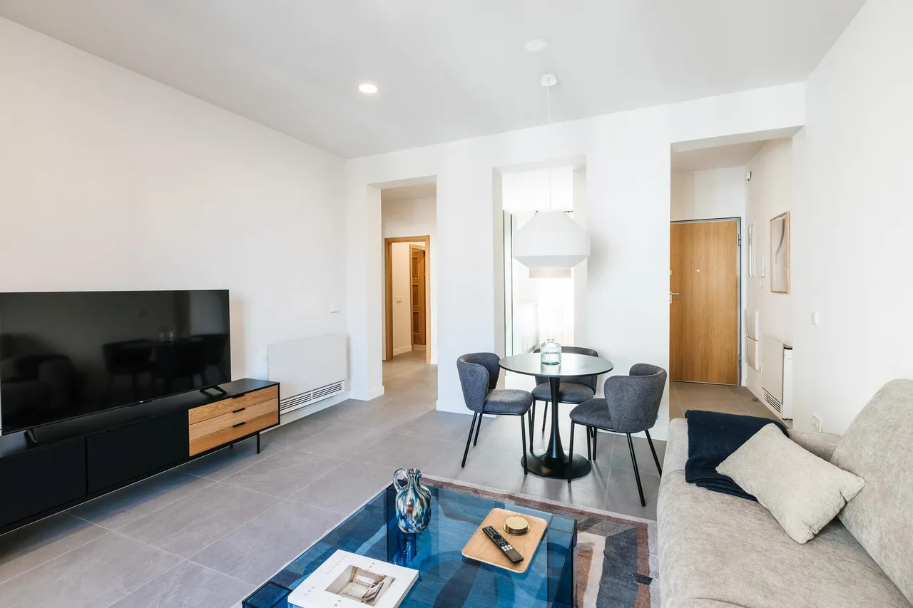 living - 90m² apartment for rent in La Latina, Madrid - gallery - 5