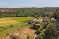 living - Casa rural de 1,300m² en venta en Alt Empordà, Girona - gallery thumbnail - 1