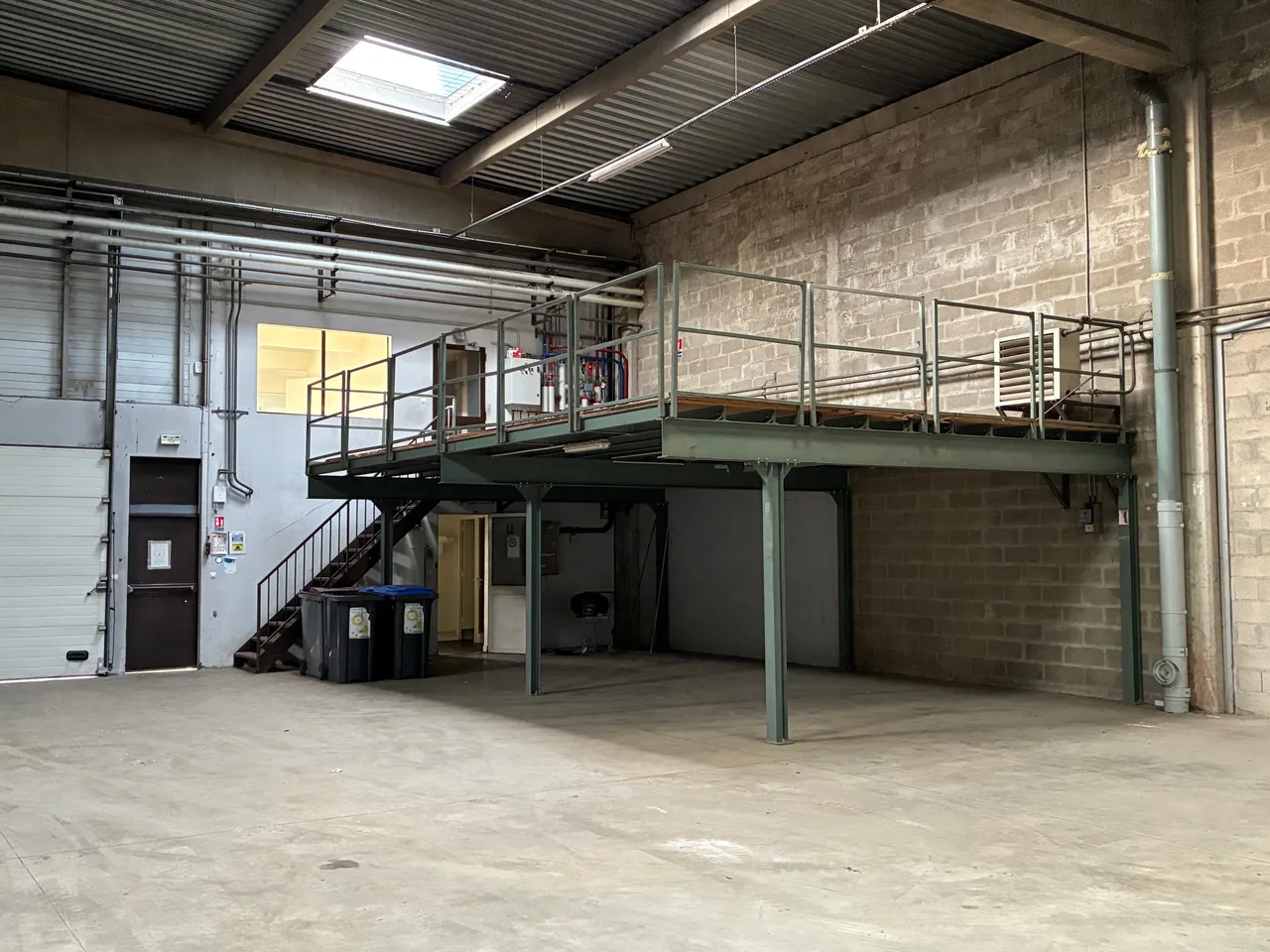 logistics - Warehouse For Rent - gallery - 4