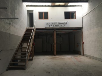 logistics - Activités / Bureaux À Louer - featured
