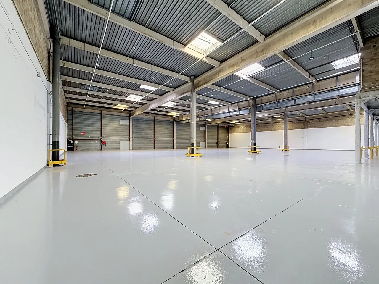 logistics - Warehouse / Offices For Rent - gallery - 3