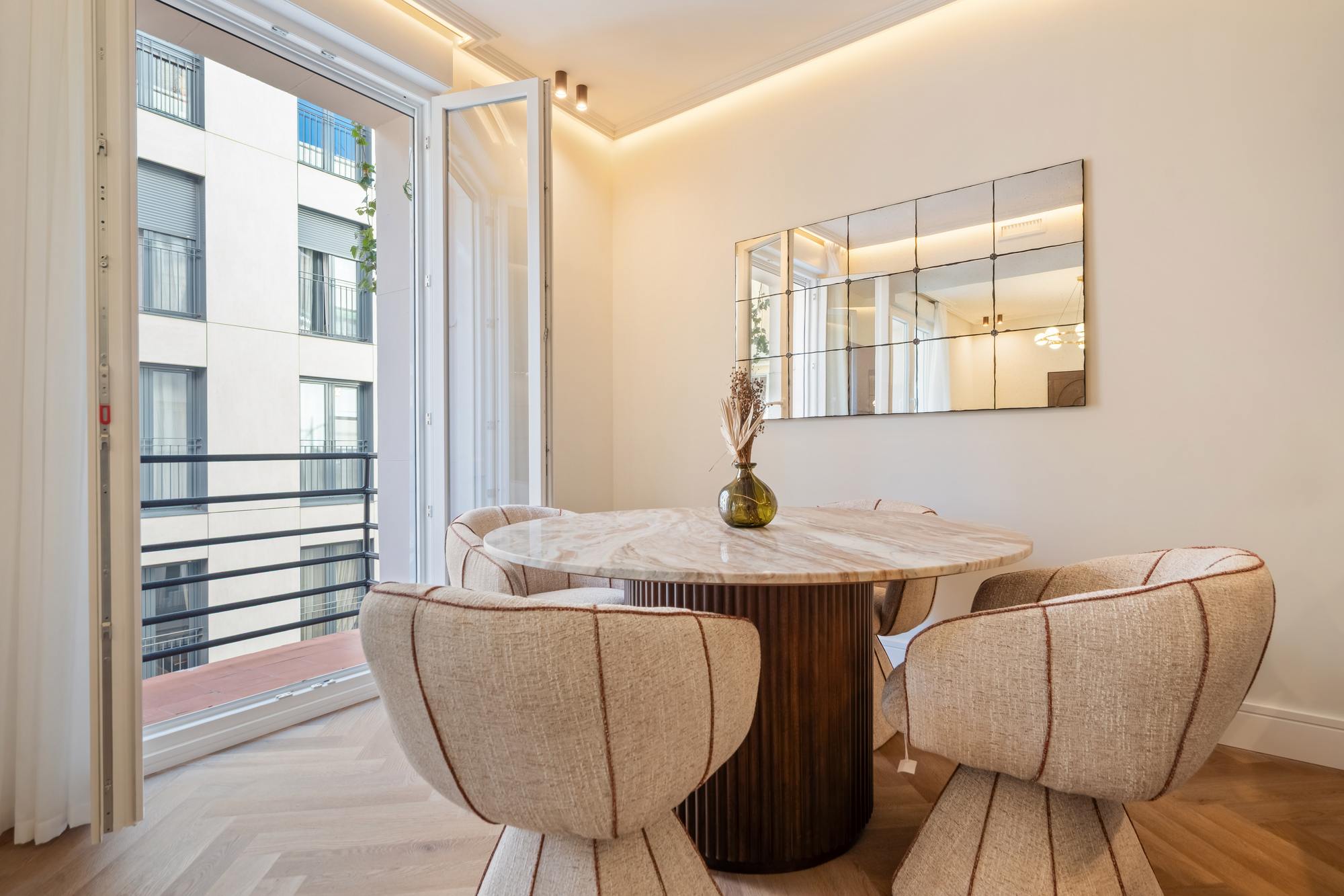 living - Piso de 87m² en venta en Trafalgar, Madrid - gallery thumbnail - 10