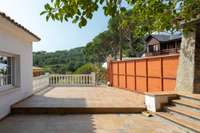 living - 495m² house / villa for sale in Premià de Dalt, Barcelona - gallery thumbnail - 4