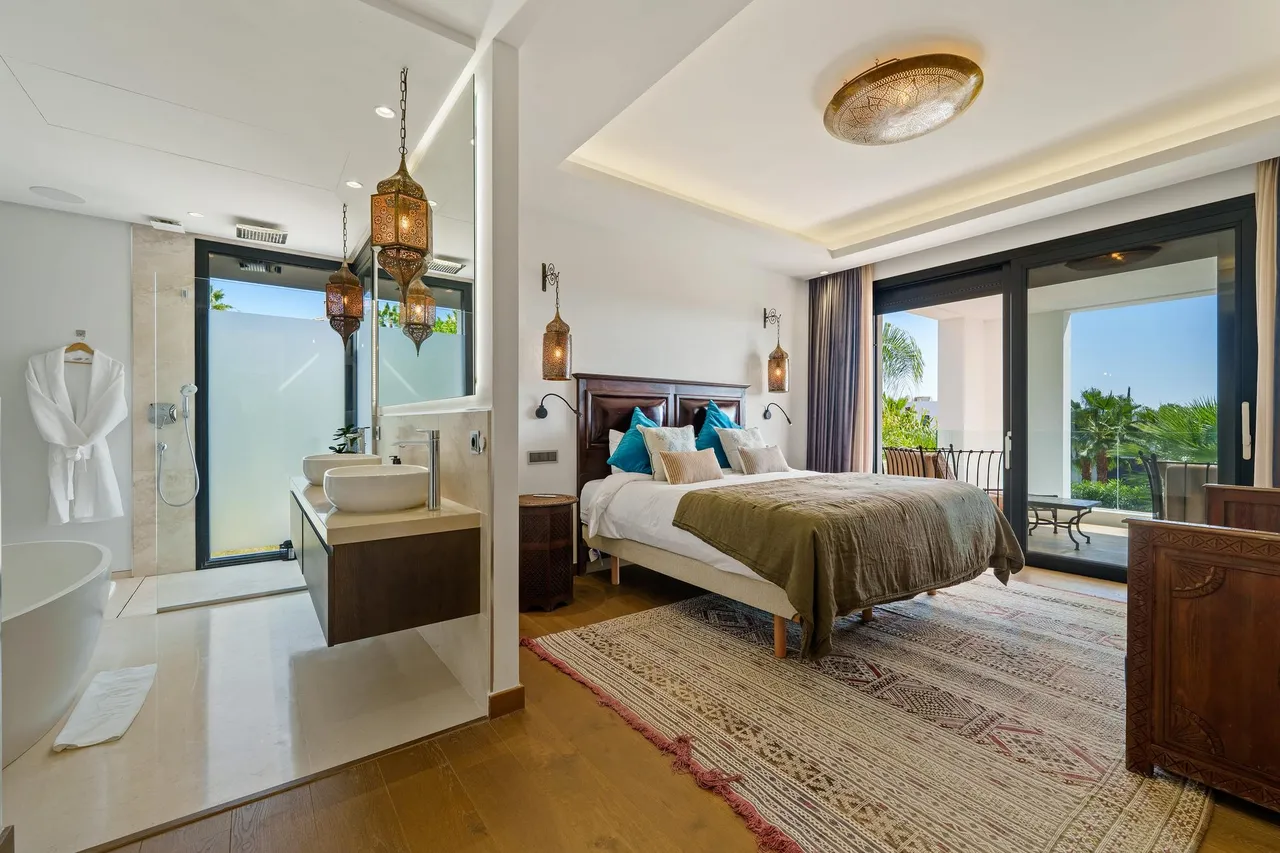 living - Casa / villa de 493m² con 204m² terraza en venta en Nueva Andalucía - gallery - 9