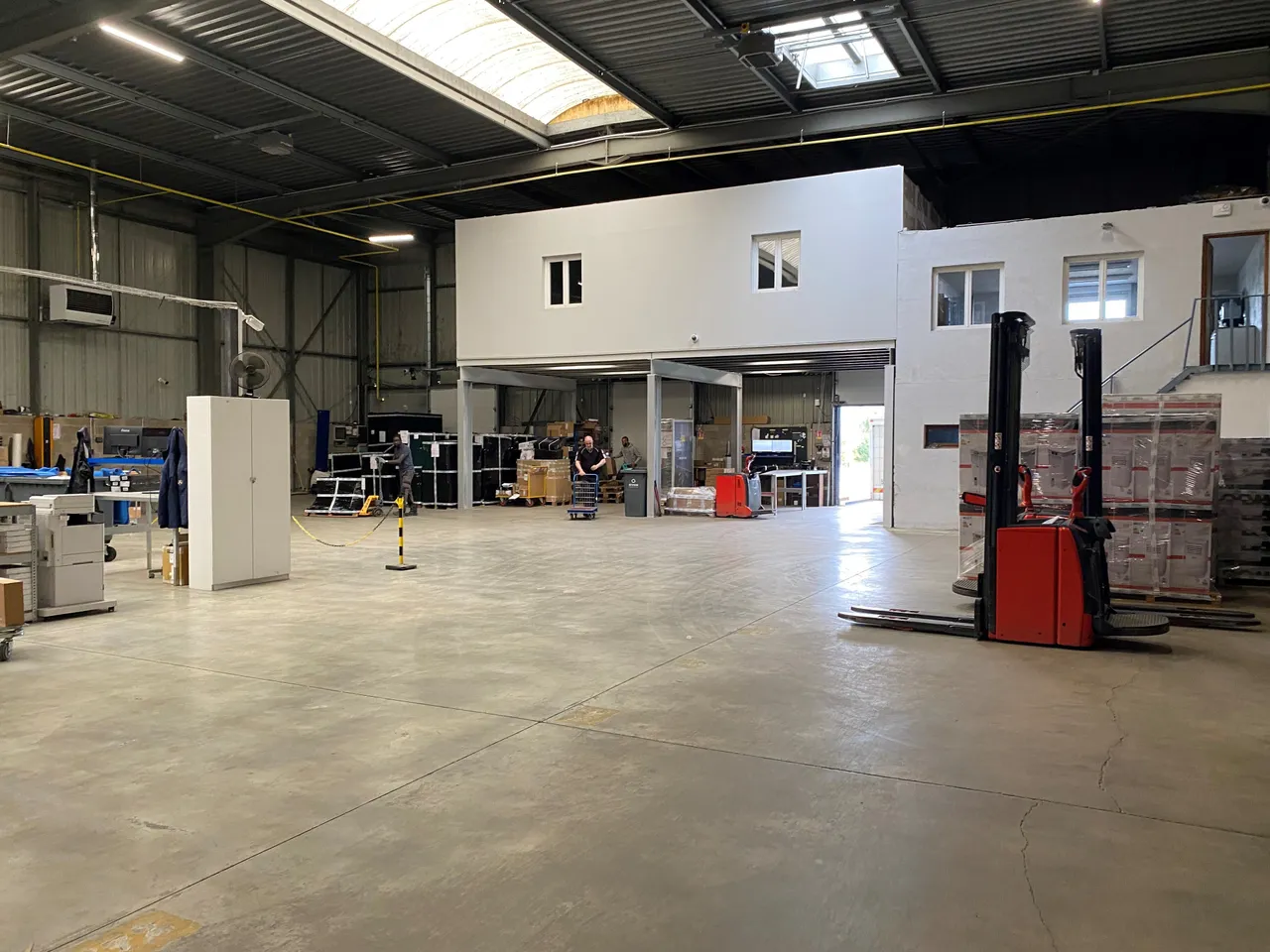 logistics - Entrepôt / Bureaux À Louer - gallery - 3