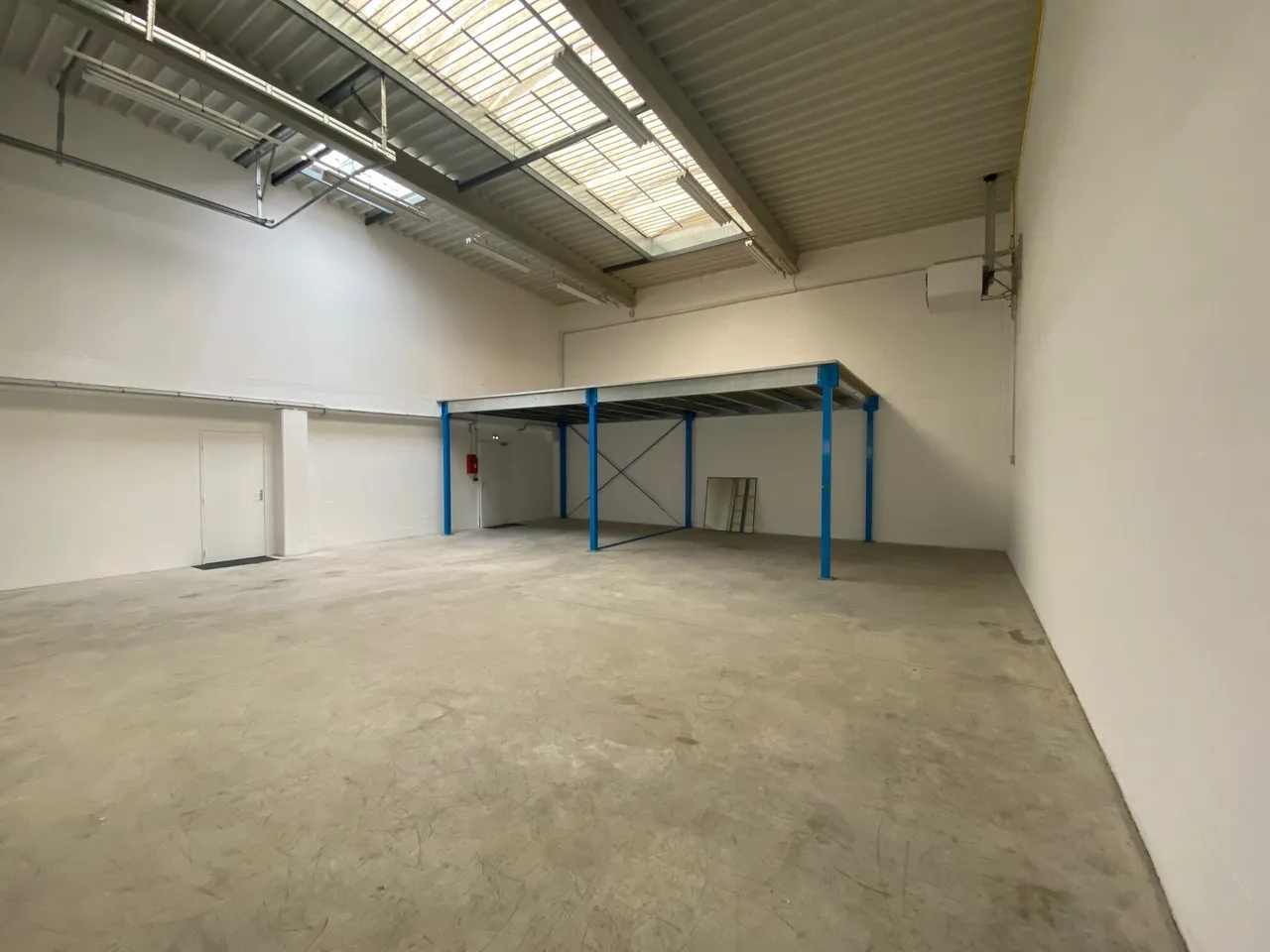 logistics - Light Industrial Premises / Offices For Rent - gallery - 7